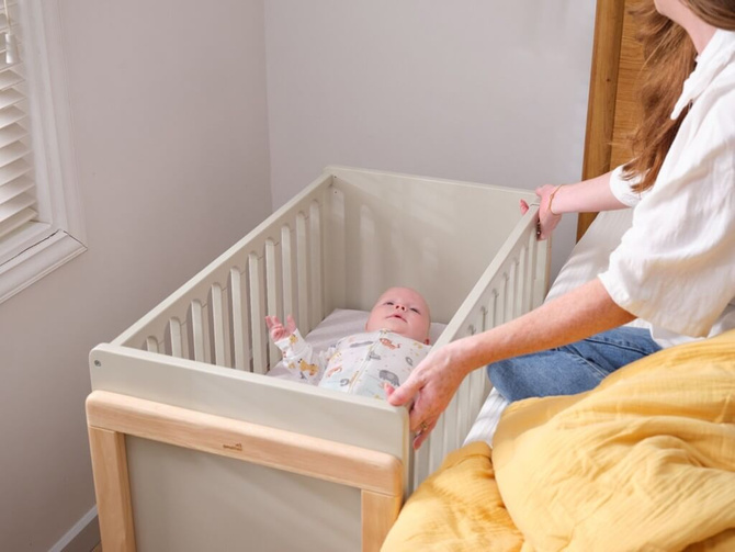 Łóżeczko drewniane dostawne 4w1 dostawka sofa biurko HATO GEUTHER